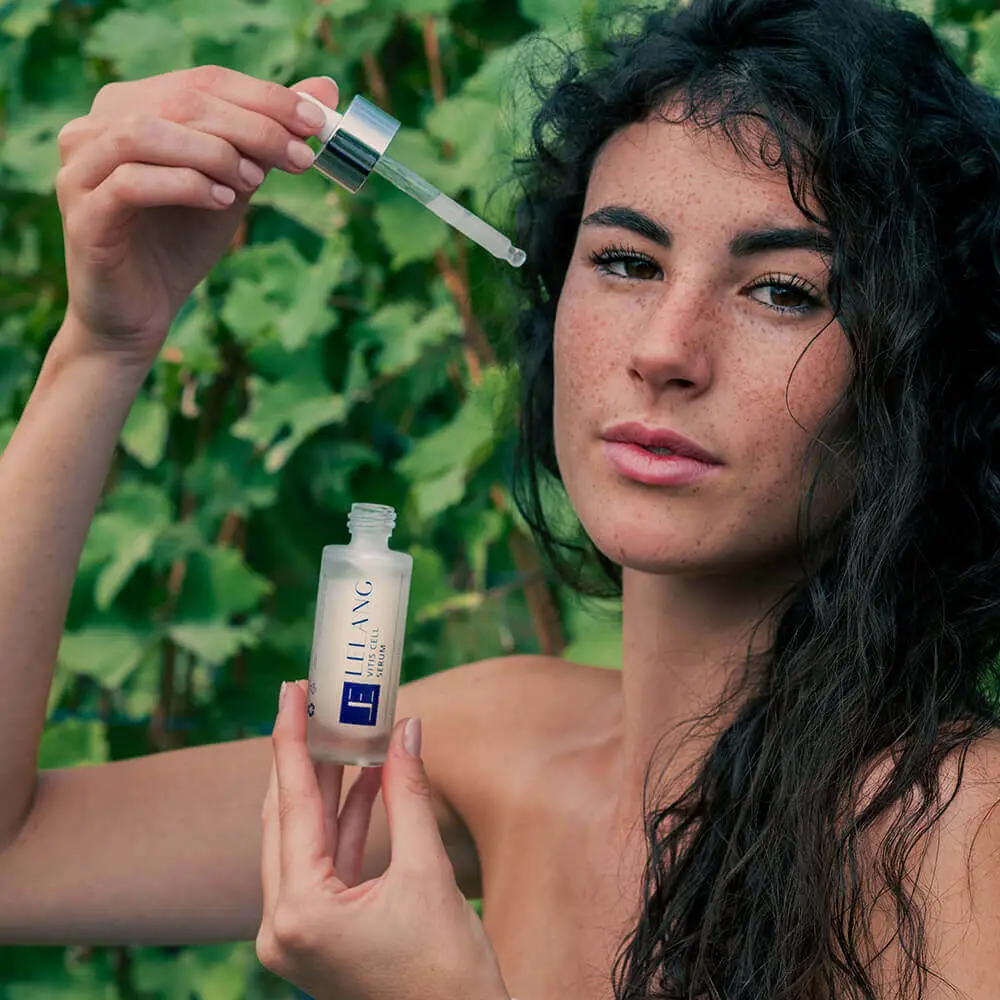 LeLang_Uve_Vitis_Cell_Serum_1200x LeLang_Uve_Vitis_Cell_Serum_1200x